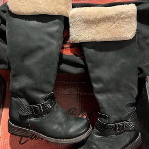 Freebird Denmark Sherpa lined leather knee high boots.  Size 8 but best size 7.